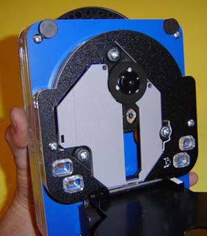 The lid closes to avoid beam exposure